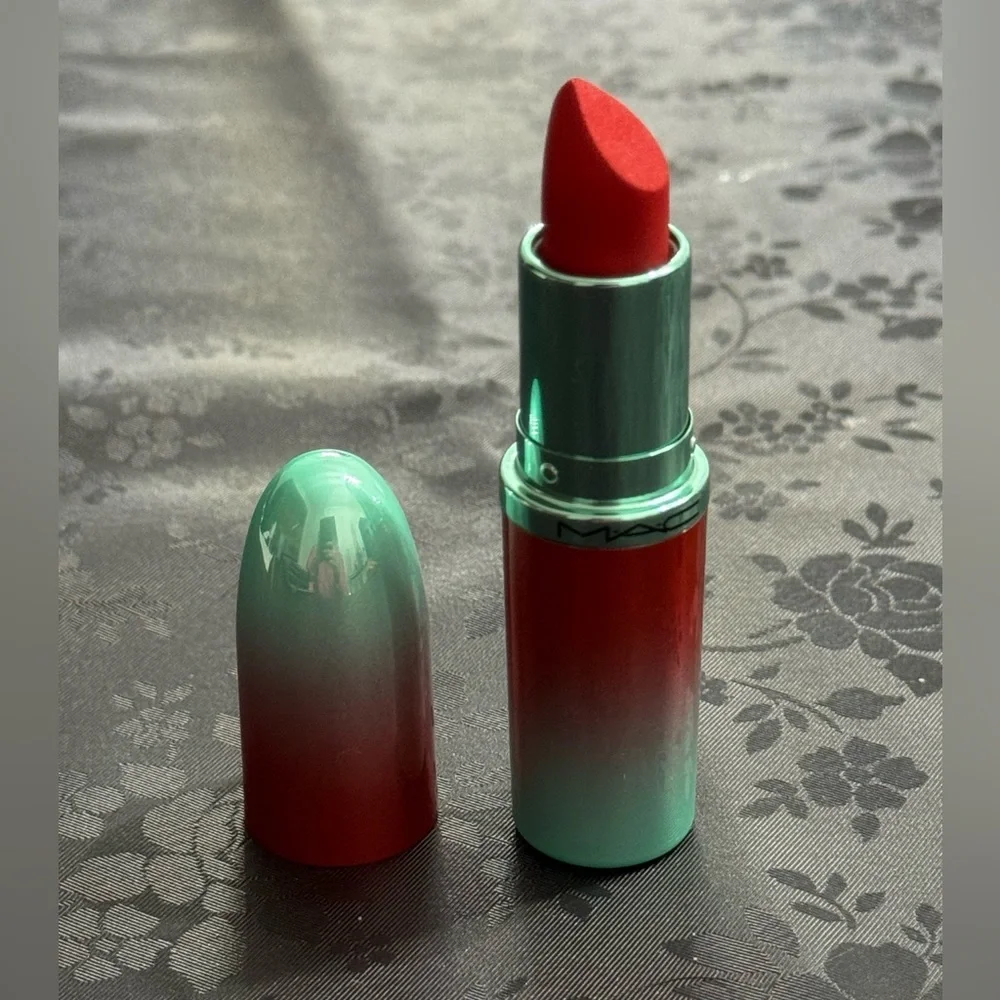 M·A·CXIMAL SILKY MATTE LIPSTICK IN SHADE RUBY WOO  (NEW NO BOX)
